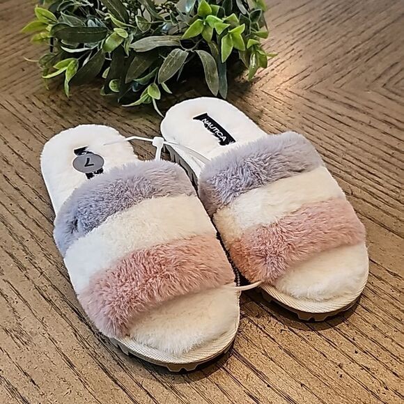 Nautica fuzzy slippers size 7 NWT - Picture 1 of 4